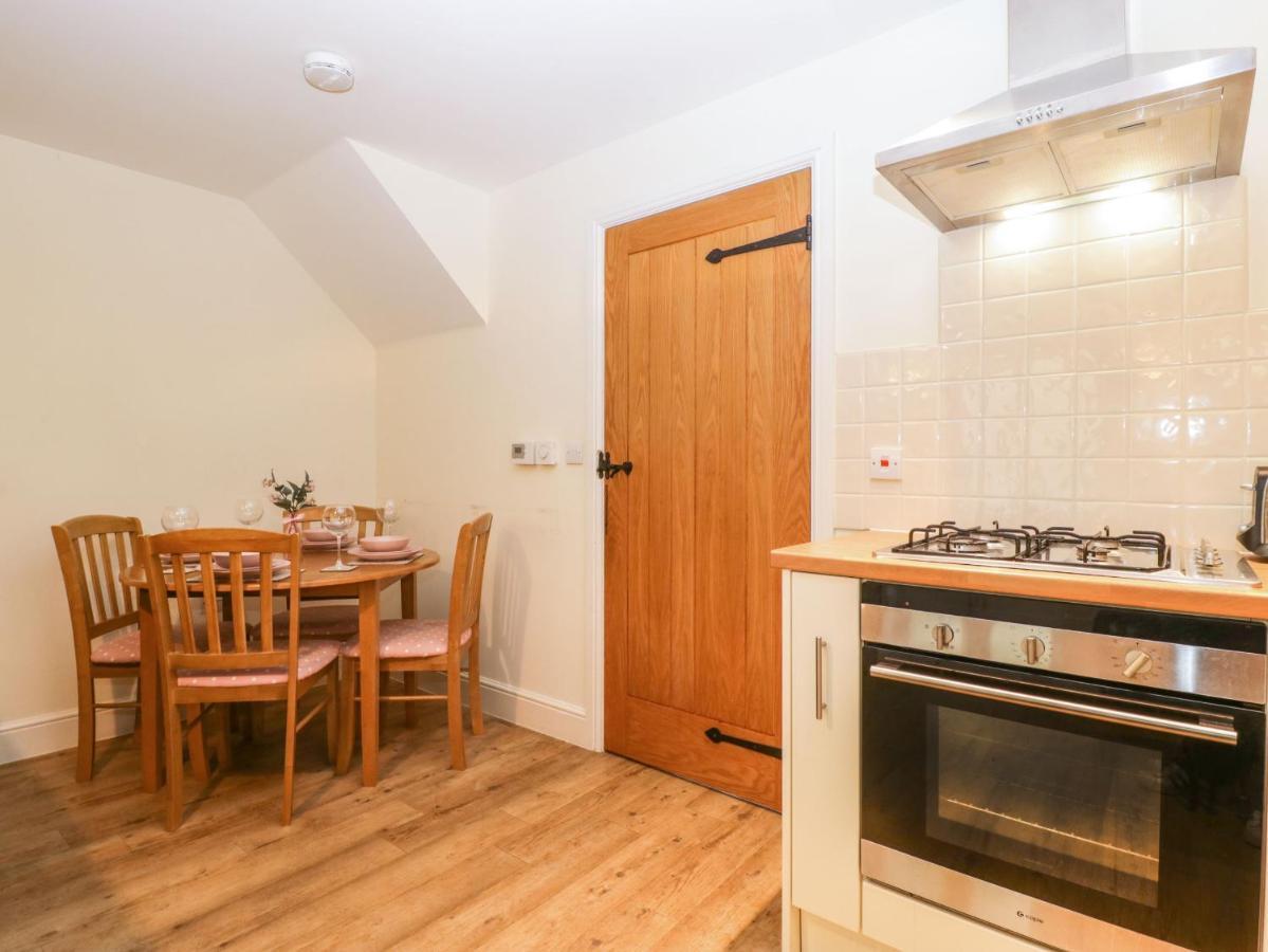 9 Malthouse Court Villa Уочет Екстериор снимка